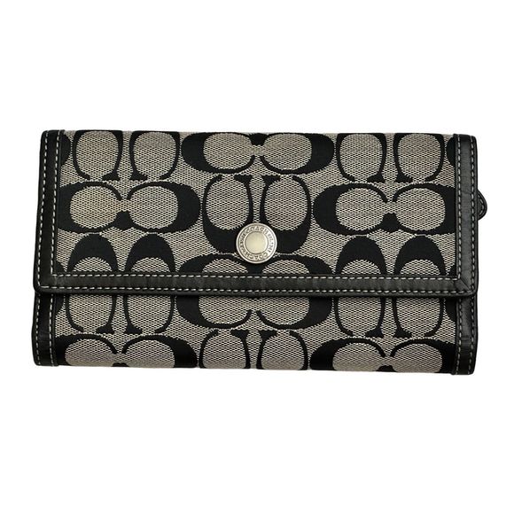 Coach Handbags - Coach Women’s Signature Wallet